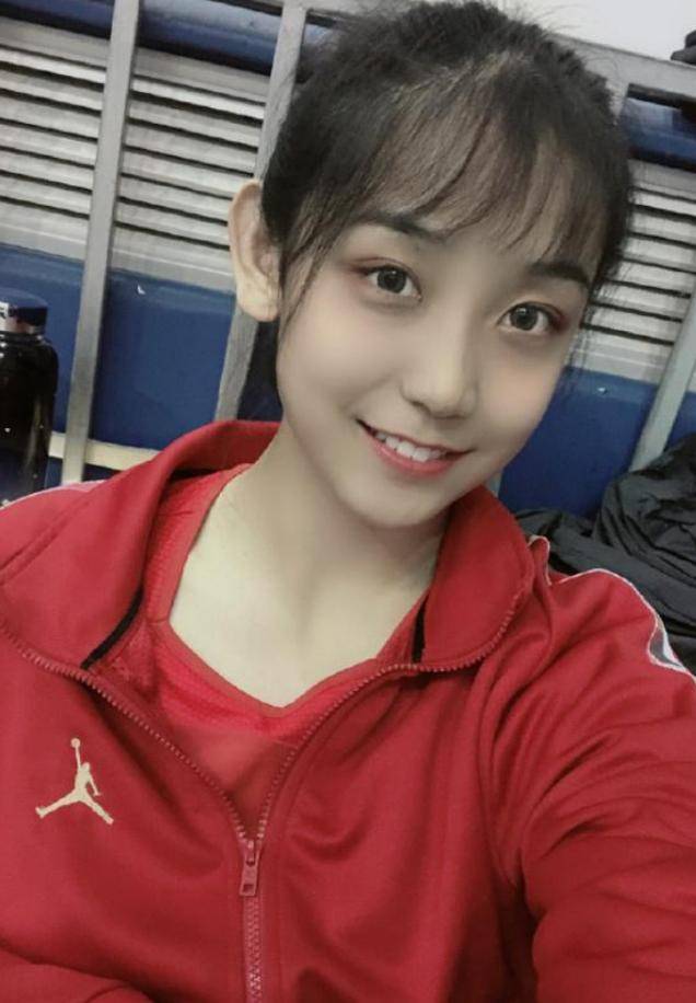 新生代排球女神身高1米9身材性感像超模如今很惊艳