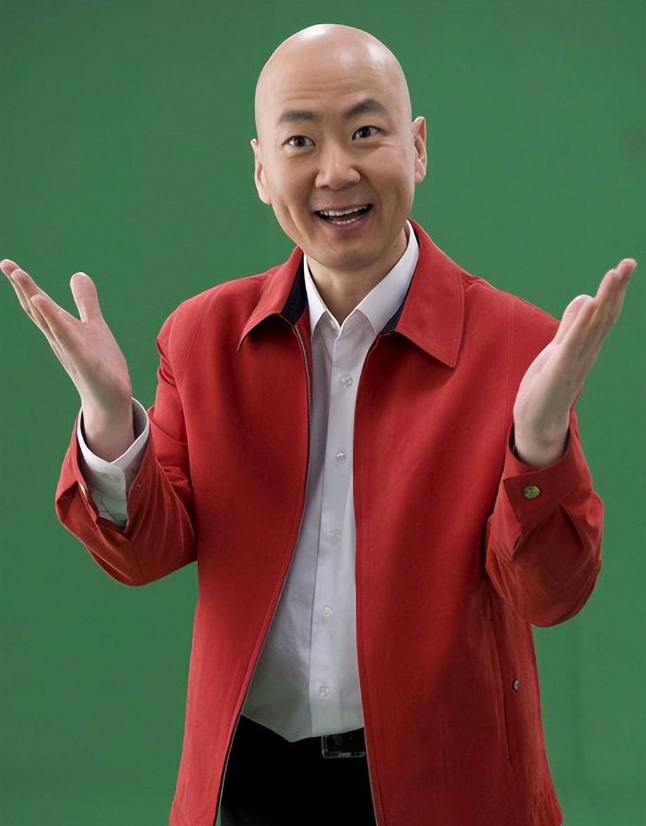 东北小品王赵本山上过21次春晚,郭冬临上过21次春晚,而另一个小品演员