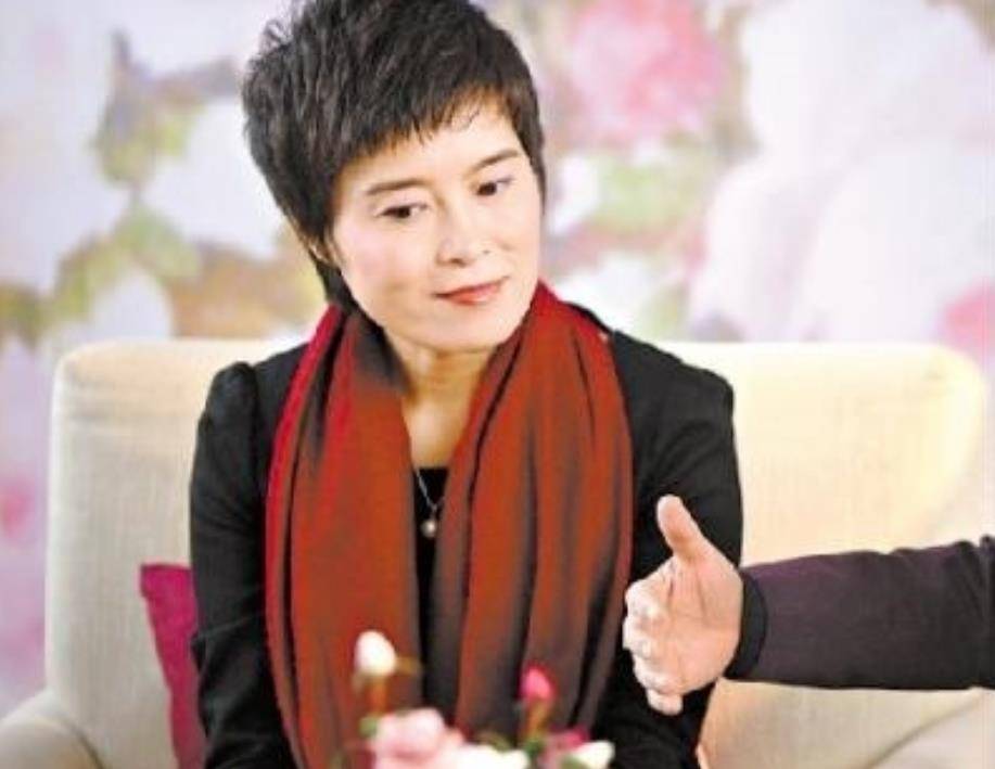郎永淳妻子近照,52岁知性优雅气质好,10年抗癌创生命奇迹_吴萍_病魔