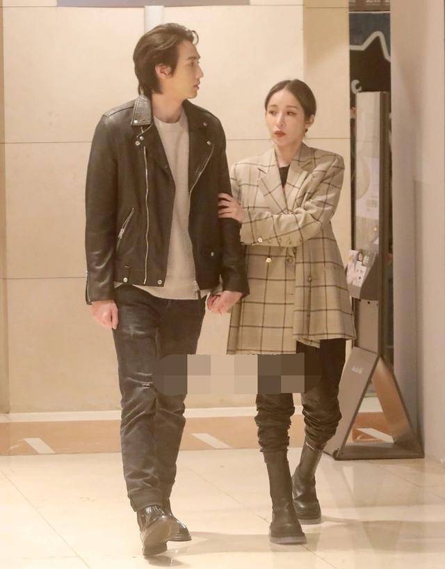 几天前,轮到萧亚轩出现意外,错发怪异视频让人浮想联翩.