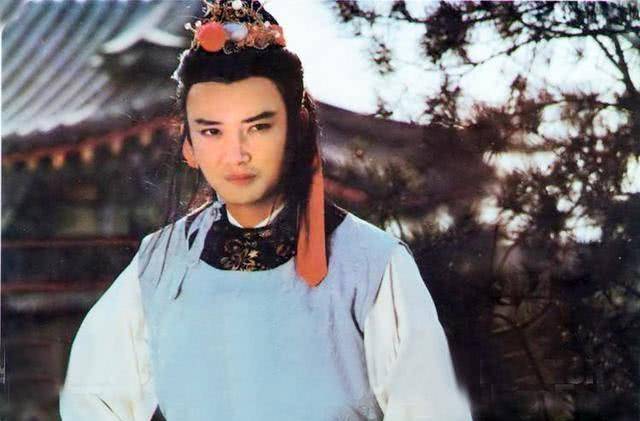 凭《红楼梦》走红,60岁演《都挺好》儒雅帅气_侯长荣_电视剧_演技