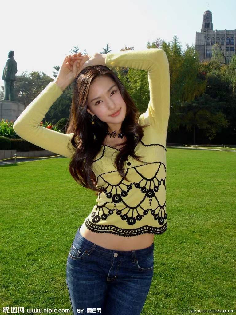 第一车模翟凌遭前男友报复屡曝不雅视频后嫁豪门终获幸福