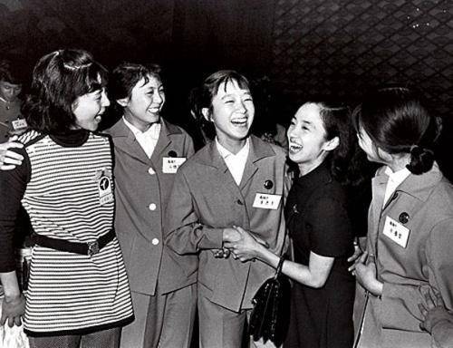 她是“白毛女”原型，16岁被逼进深山，浑身赤裸当了野人_搜狐网