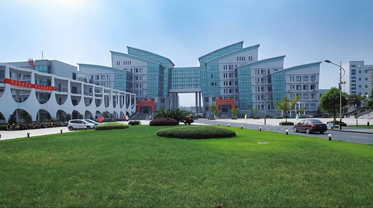 几年后,钟睒睒成为了浙江广播电视大学(现浙江开放大学)的第一批学生