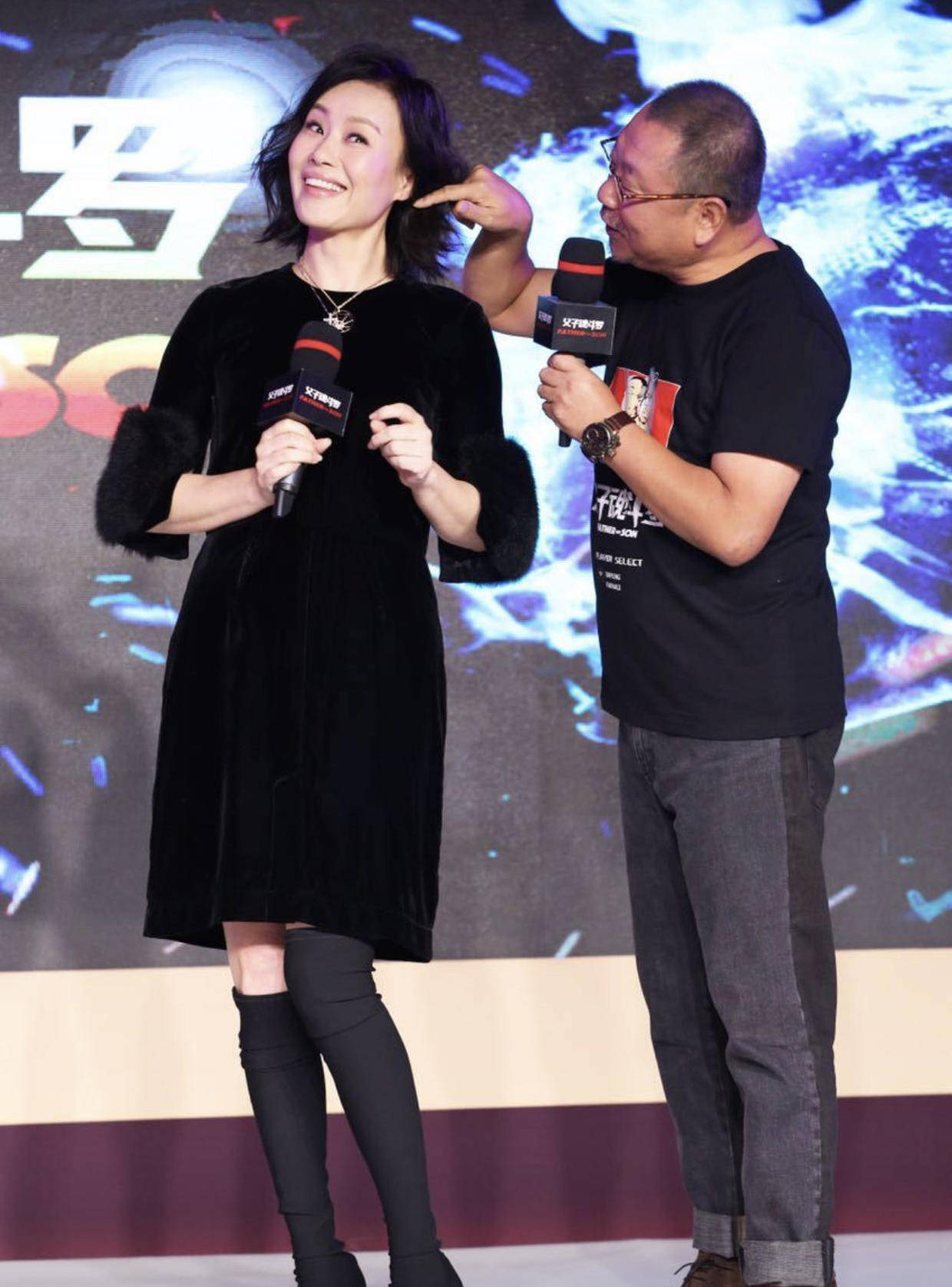 邬君梅原来是壮硕美人穿吊带抹胸连衣裙亮相53岁气质惊艳