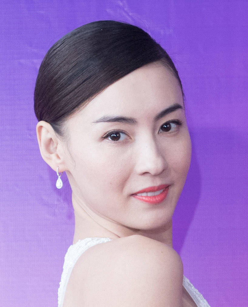 因为张柏芝头比较小,选择这样的发型完全没有问题,但在日常生活中如果