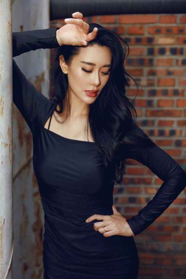 原创四川美女明星爱戴写真美图妩媚多姿尽显十足女人味