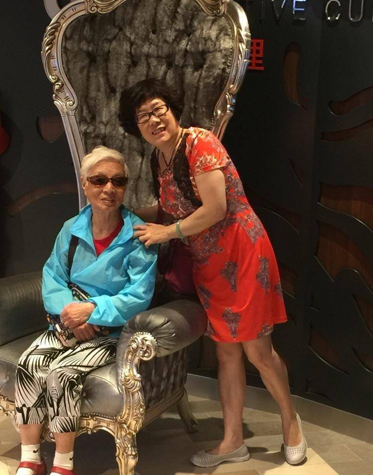 说完,唐欣雅关上了自家门,任凭老公后来再如何软磨硬泡求情,唐欣雅都