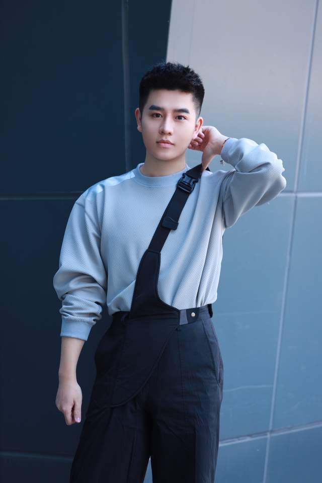 原创宝藏弟弟孙震央视舞台再现魅声新歌惊艳青春嗓音一开口就被苏到