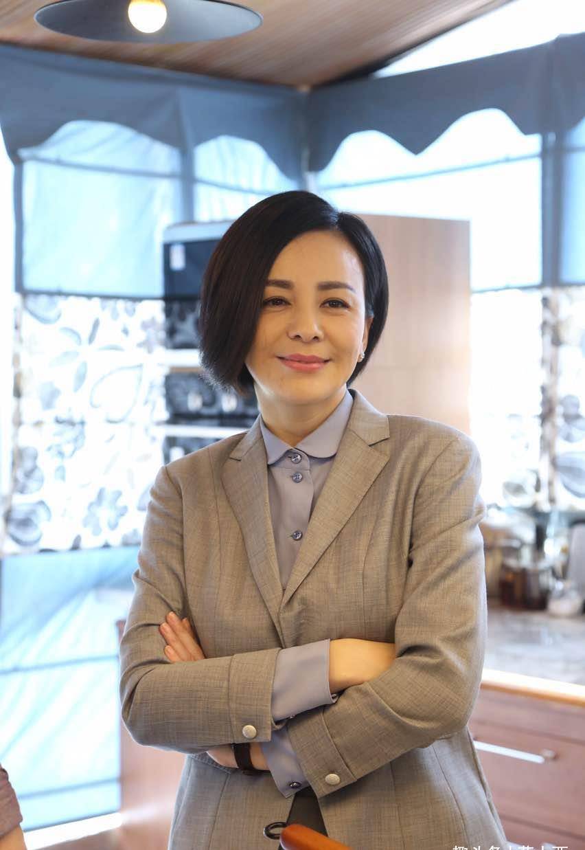 一下王琳上面这些造型,她是时尚女性的标杆,也是我们值得借鉴的对象