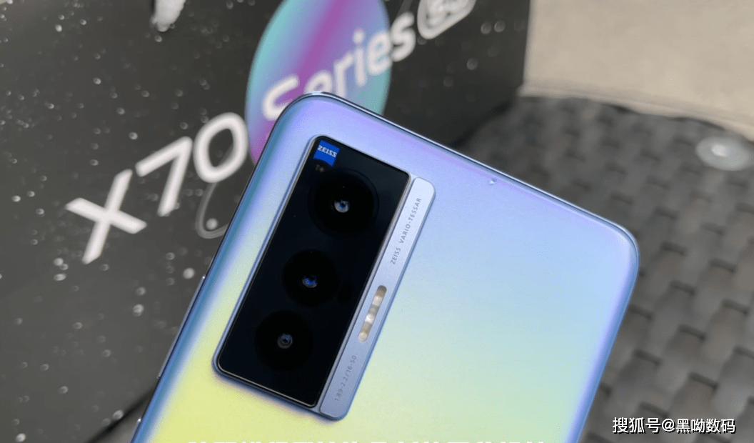 vivo x70降低1000,大底微云主摄 蔡司镜头 12g 256,真香!
