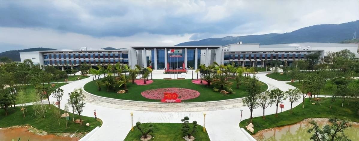 从高速发展向高质量发展迈进■红河卷烟厂于1985年筹建,88年投产.