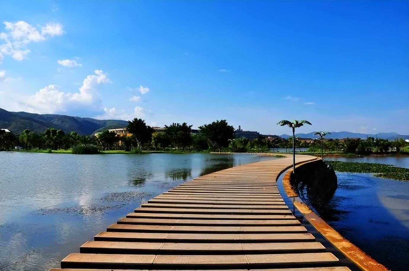 弥勒湖泉景色 - 绝美图库 - 华声论坛