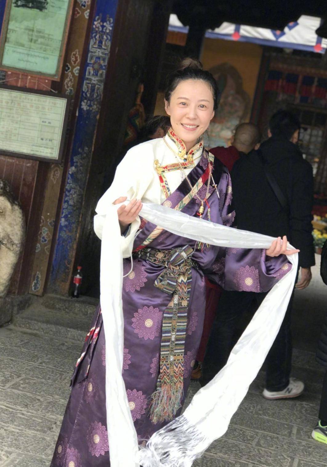 原创陈美嘉的素颜照见识过没关了10级美颜不料丝毫不像35岁