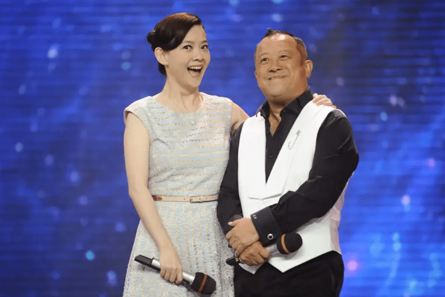 曾宝仪自曝两年多没见曾志伟,谈及父亲哽咽,盼疫情结束早日相见_父女_爸爸_外界