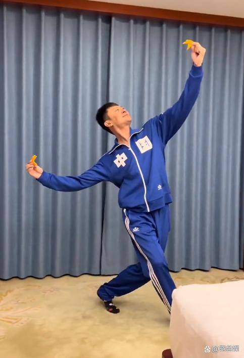 印小天:搞创作紧跟时代,自编自演《摘星星舞》致敬航天员王亚平_舞蹈