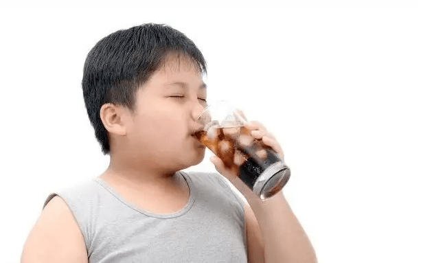 碳酸饮料影响长高,对孩子的危害远不止这个