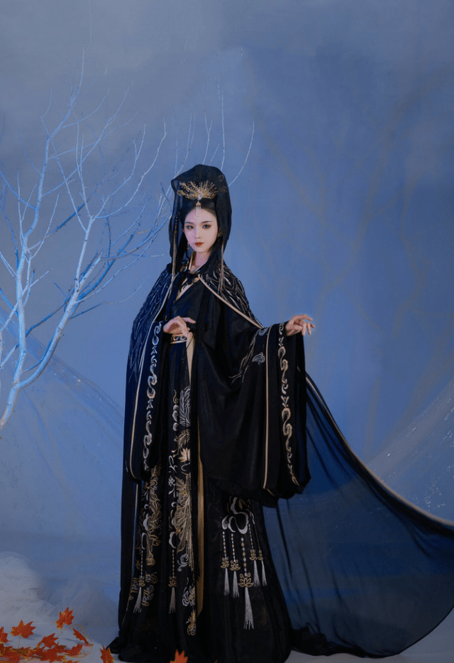 黑色系重工刺绣汉服既华贵又优雅女生也能非常霸气