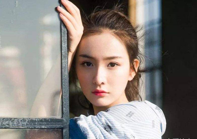 看姜瑞佳的古装,也有一种惊艳的感觉,无论是南郡公主阿黎还是汪芙芷