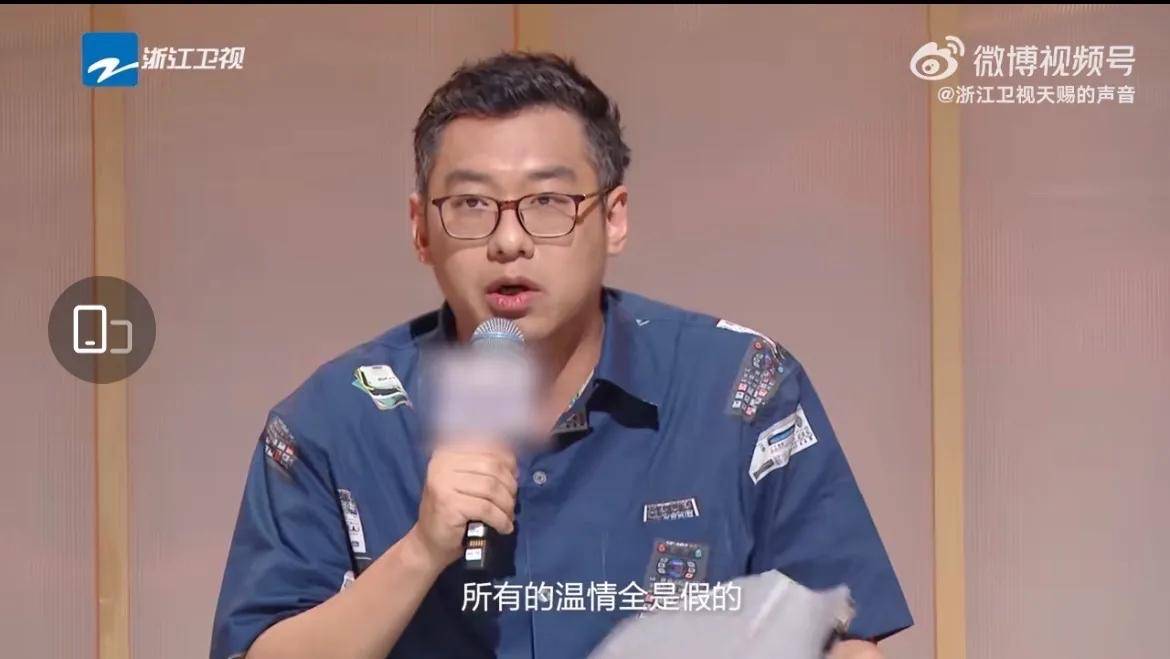 飞扬音乐合伙人陈宏宇,马吟吟,演出后《深夜的歌》虽然五位驻场音乐