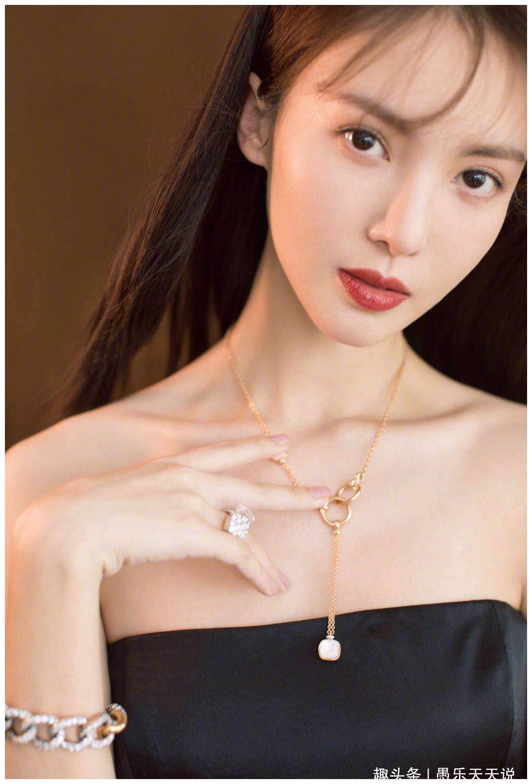 原创金晨一字锁骨太抢镜抹胸黑礼服高贵又优雅美如黑天鹅