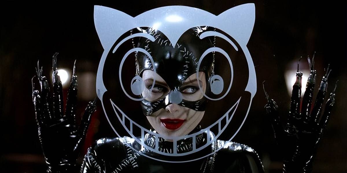 亦正亦邪?只要猫女颜值好,三观跟着五官跑