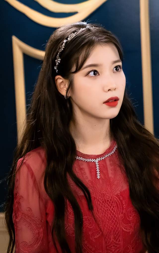 原创国民妹妹iu床照泄露被骂公交车如今却身家百亿踏上戛纳红毯