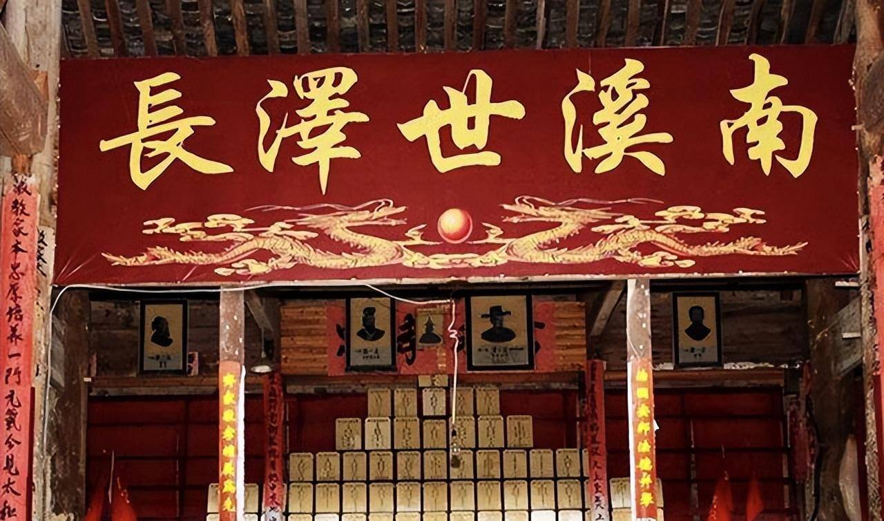 太子和各种佛道神明的山庙,而这些都是金氏的祖辈们率领族人修建的