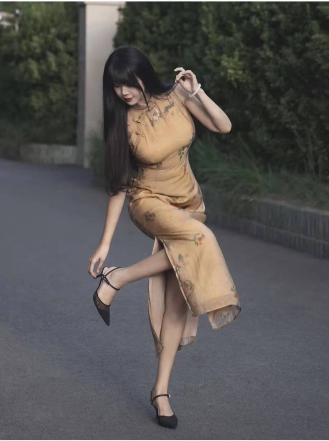 改良旗袍裙配什么鞋子好看 中国风旗袍式连衣裙穿搭