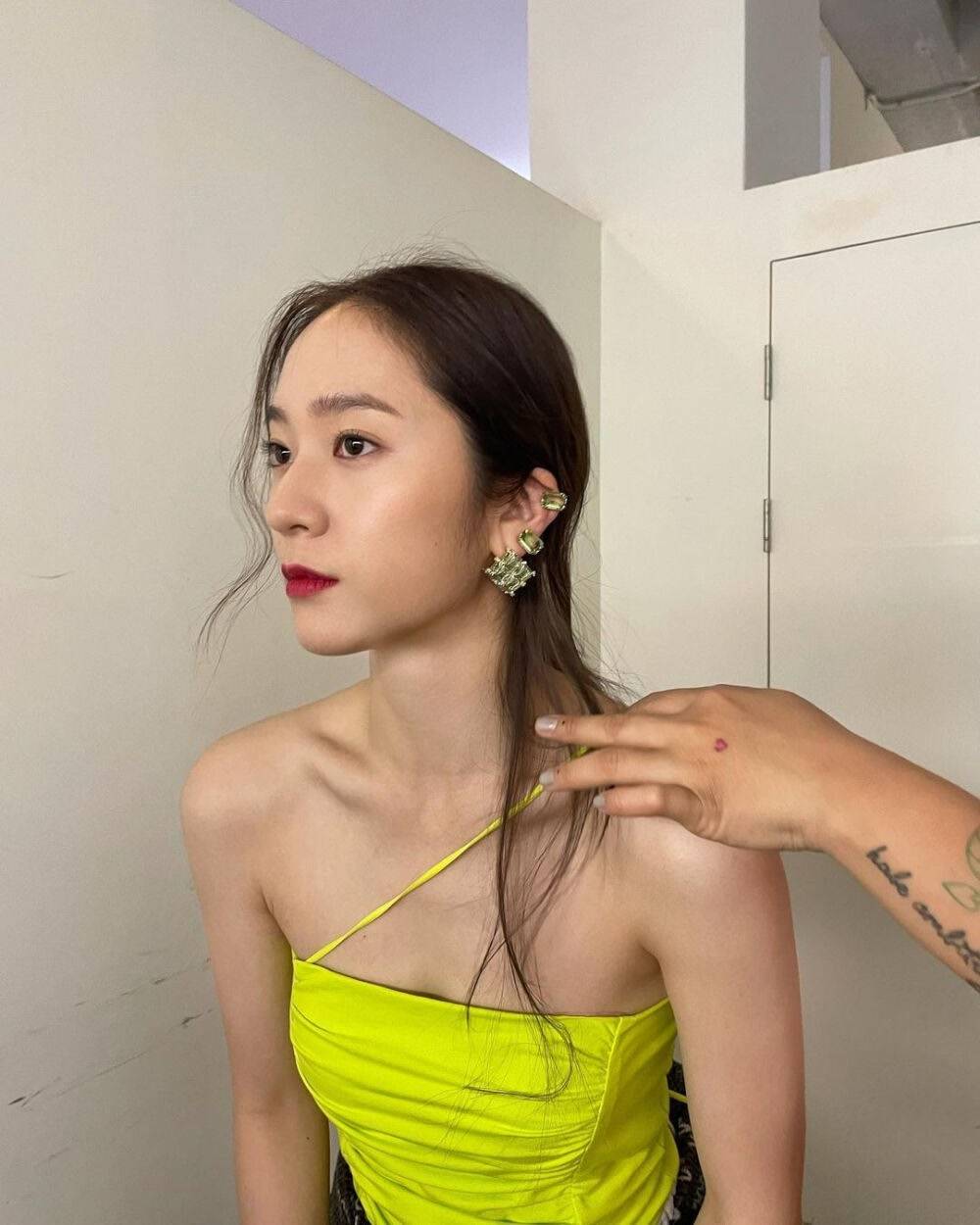 是水晶哪里都会发光郑秀晶保养秘诀公开热毛巾按摩养出零瑕美肌