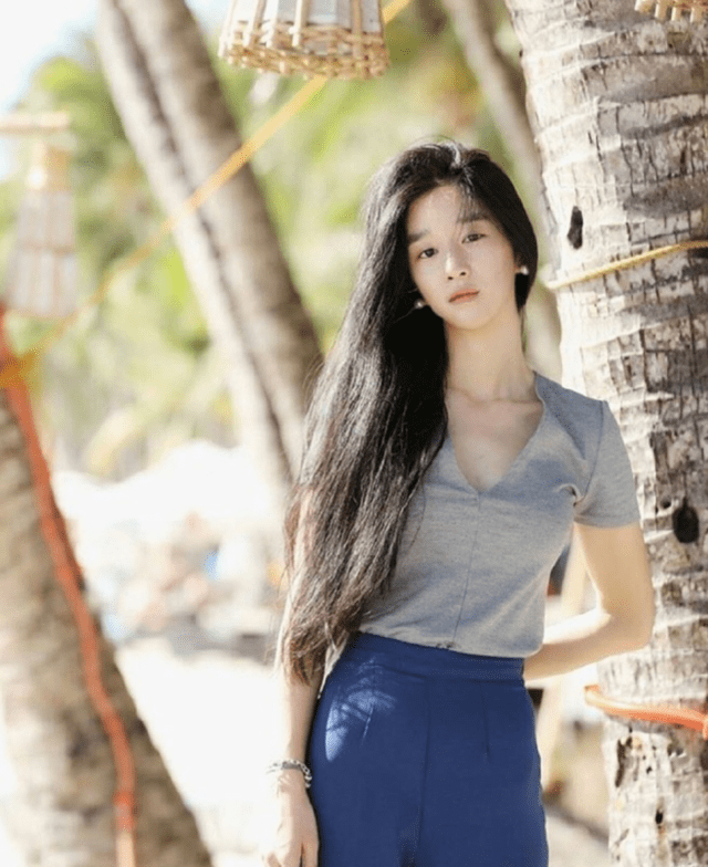 徐睿知新剧未播先火清新look与剧中成反差让人一眼心动