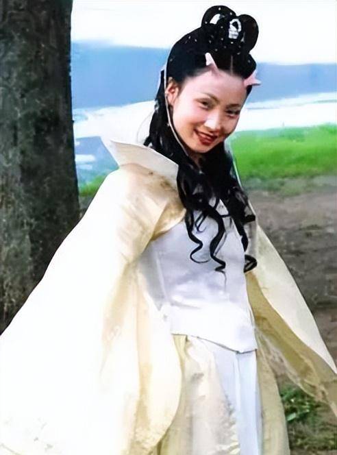 《红色》的田丹↓陶虹还凭借《小欢喜》这个角色提名第30届中国电视金