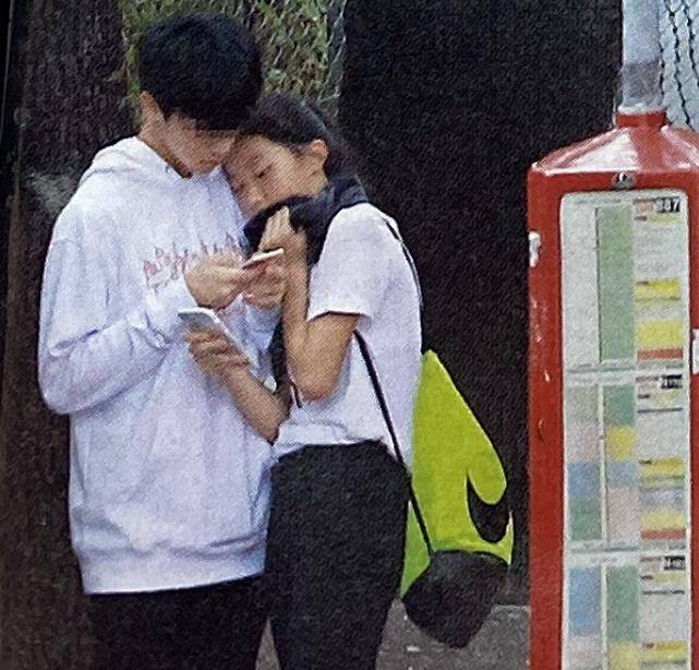 港媒曝其因早恋留级,父母出招棒打鸳鸯_康迪_陈康堤_父女俩