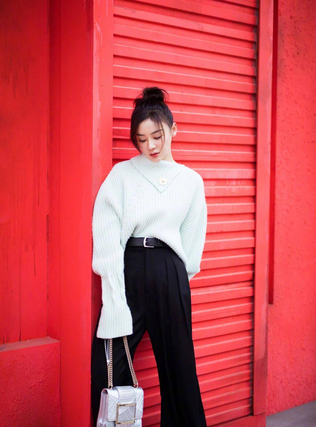 原创袁姗姗这时尚表现力绝了穿薄荷绿毛衣配阔腿裤33岁清新甜美