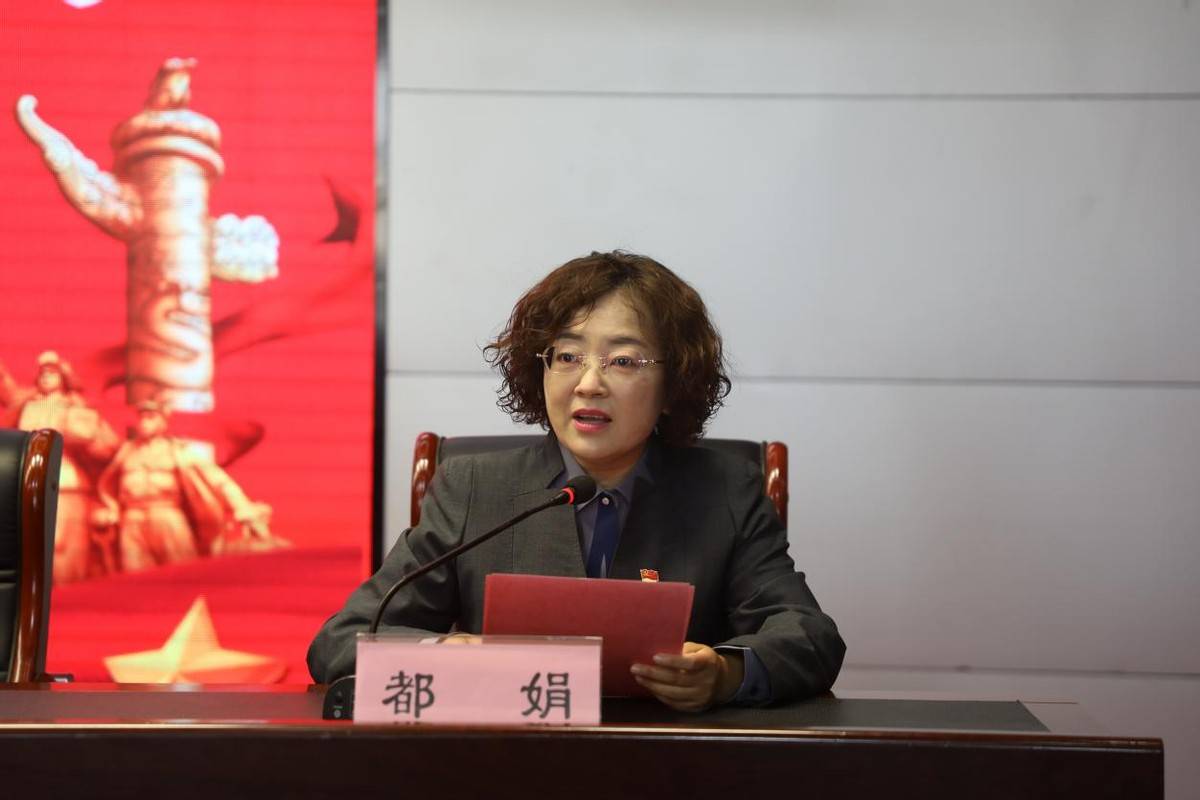 濮阳市"劳模工匠进校园"主题宣讲活动启动仪式在市十中隆重举行_劳动