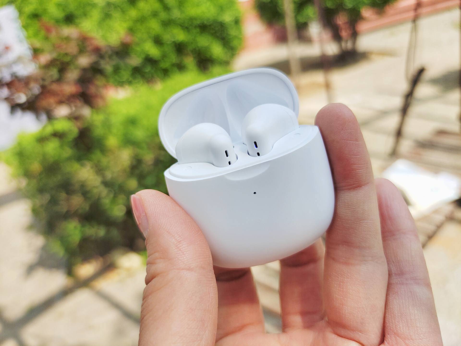 小巧的尊客X22耳机，不分年龄差别，统统是其音质的俘虏