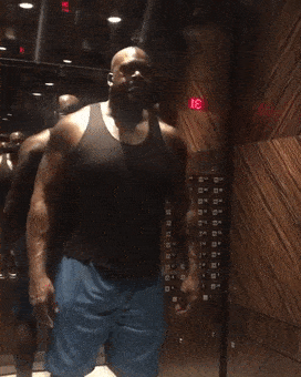 5张照片告诉你,奥尼尔肌肉是天花板,现役中锋连尾灯都看不到_腹肌