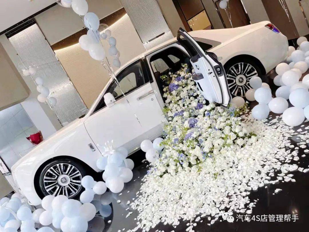 这些劳斯莱斯宾利4s店的交车仪式布置壕美啊