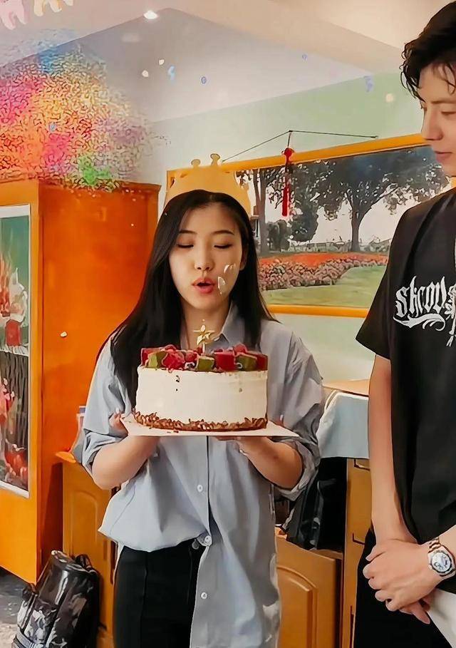 原创又撒狗粮柳鑫宇为王诗玥庆祝生日太甜蜜网友比新婚夫妻还甜