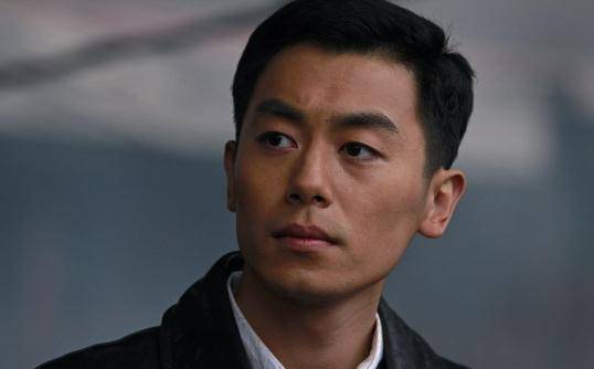 原创36岁朱亚文与妻子沈佳妮因戏生情携手恩爱至今一家四口超幸福