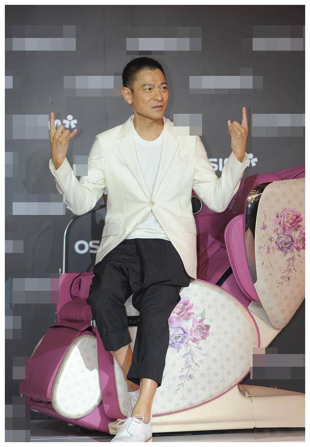 原创刘德华真是老了一笑满脸都是褶子了看到他的裤子瞬间笑喷