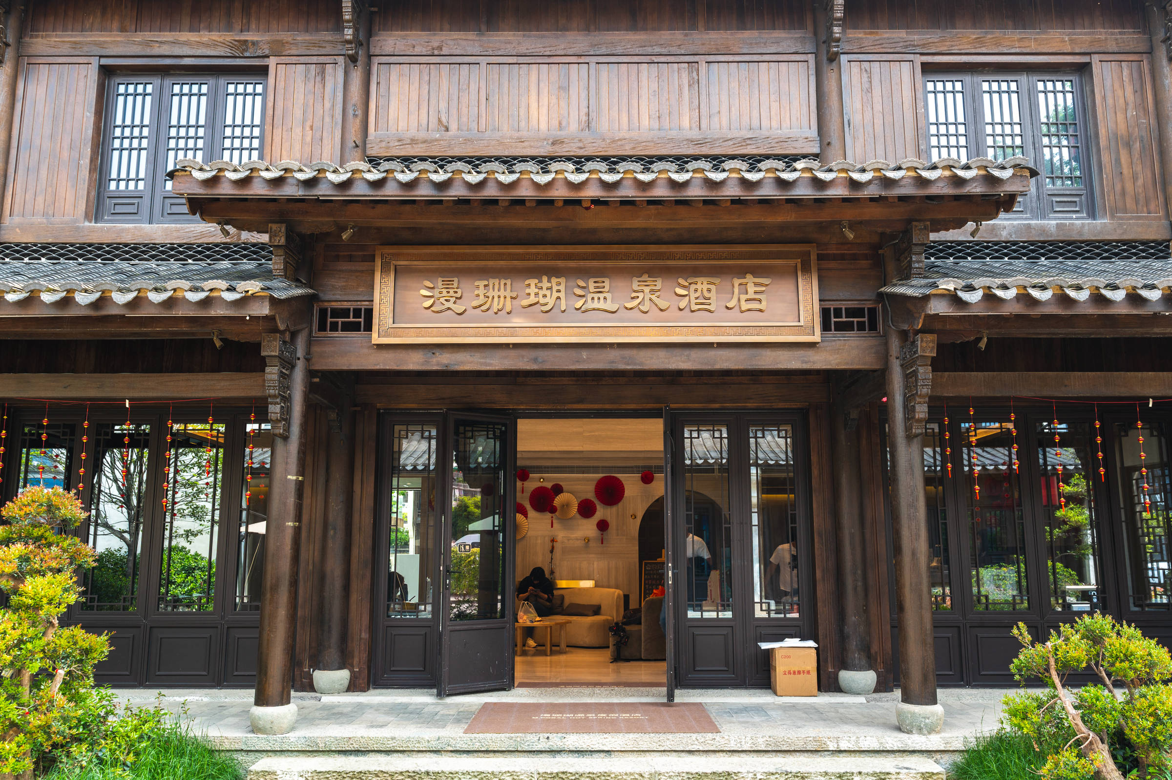 建德梅城镇网红民宿散落在粉墙黛瓦里的露天泳池景色超美