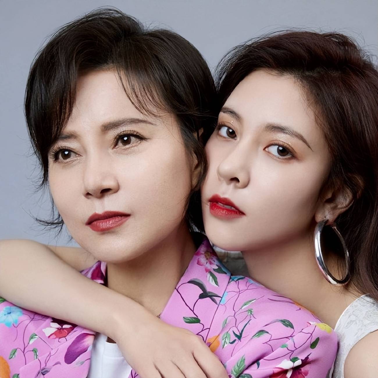 原创宋妍霏姥姥因病去世晓晓尽心照顾母亲两年病房合影好心痛