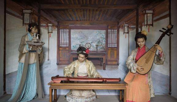 青楼客人写下对联，上联“一双玉臂千人枕”，下联引人有非分之想