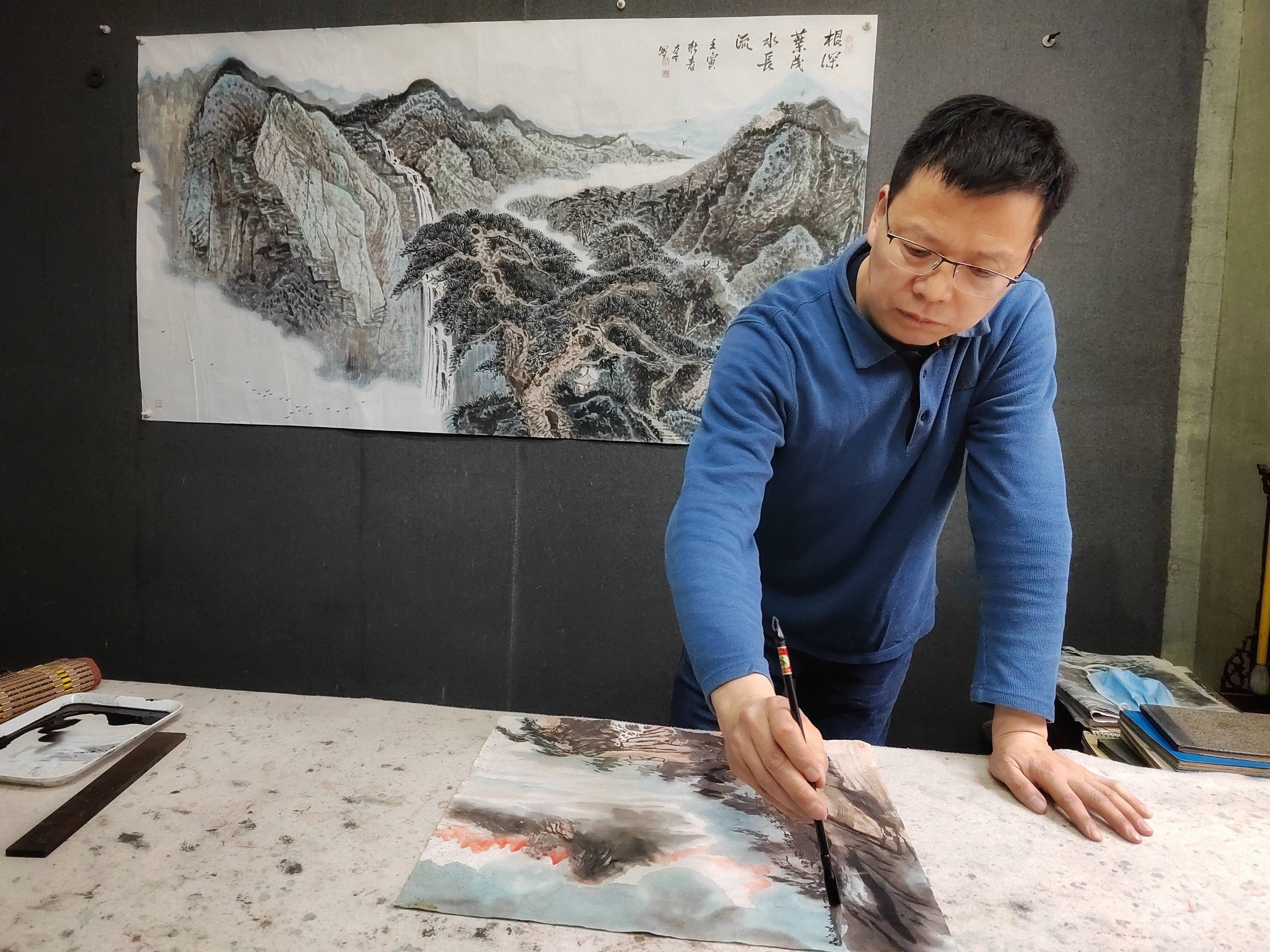 笔聚真性情意游山水间访开封山水画家刘大冬先生