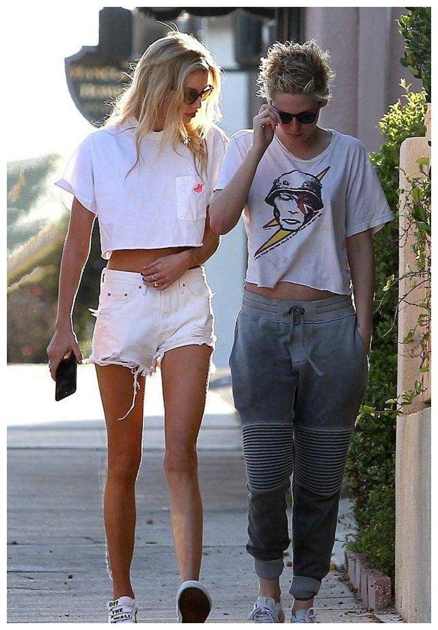 带着现在的超模女朋友斯特拉马斯威尔(stellamaxwell )日常出城时