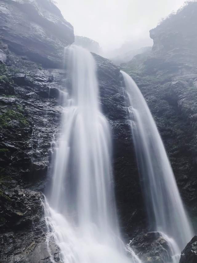 郭進拴在廬山看廬山戀