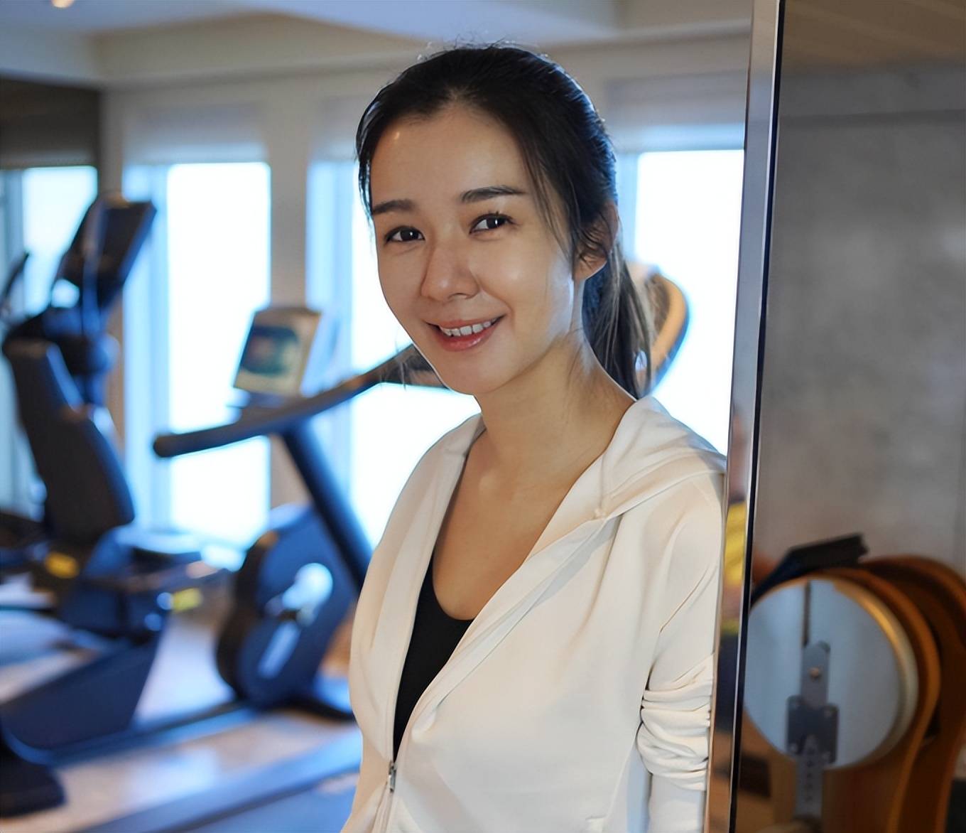 女星麦明诗转行做律师，称艺人收入不稳定，不想以后为钱选择伴侣