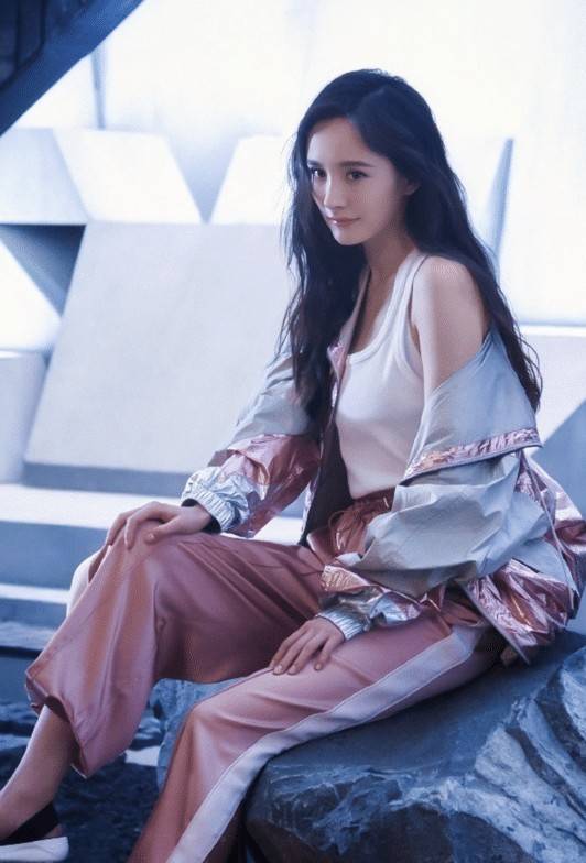 杨幂广告未修图流出失去十级ps后终于相信她已34岁了