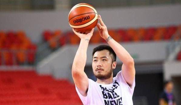 退役后的睢冉自己开了一个球员经纪工作室,他也充分利用了自己曾经打